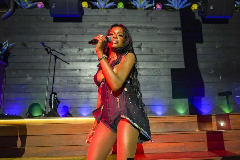 Azealia Banks Accuses Beyoncé's Team Of Payola And Smear Tactics