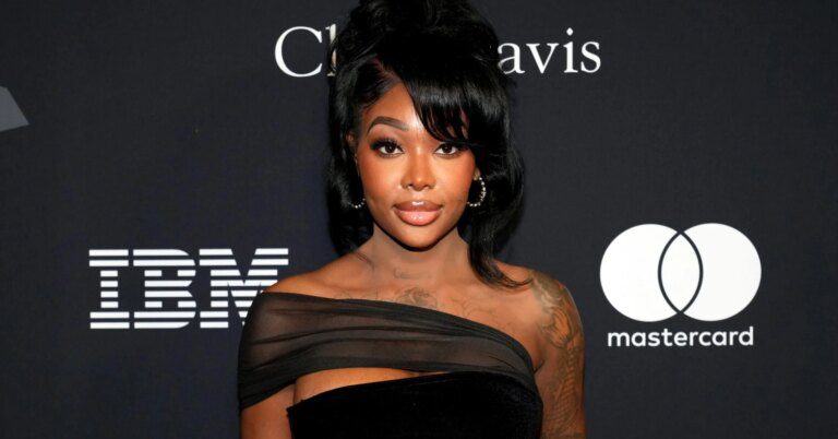 Fans celebrate and react to Summer Walker’s growth as a performer Fans Celebrate And React To Summer Walker's Growth As A