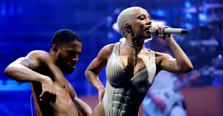 Doja Cat Staged A Provocative "wet V**ina" Performance At Coachella,
