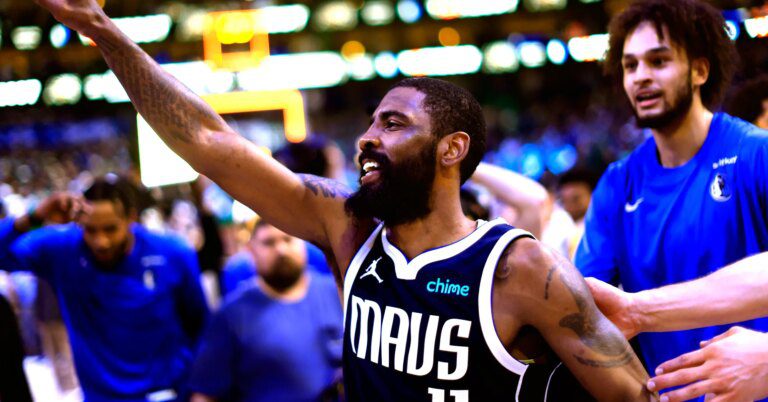Golden State Warriors v Sacramento Kings - Play-In Tournament