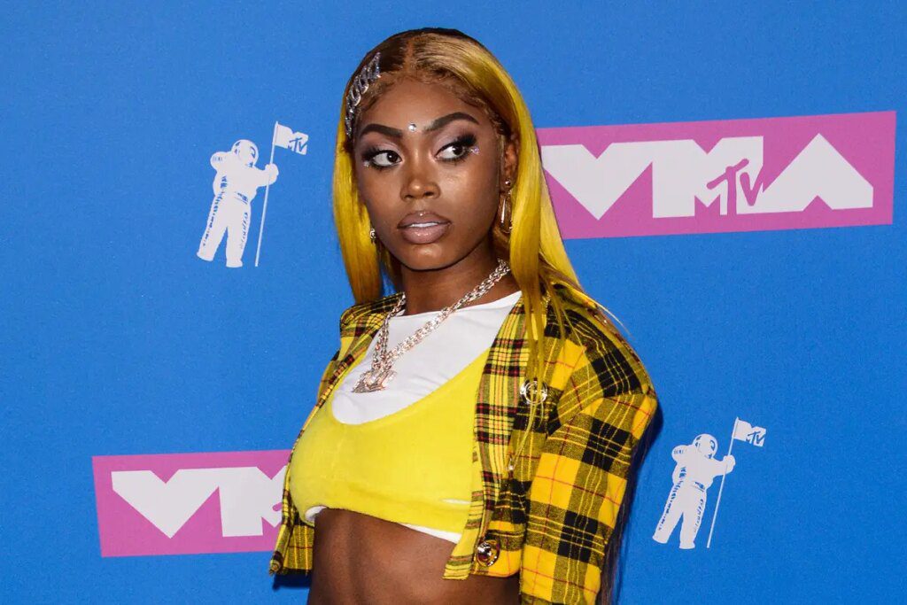 Asian Doll faces Twitter backlash for defending rapper’s smoking – HipHopVR