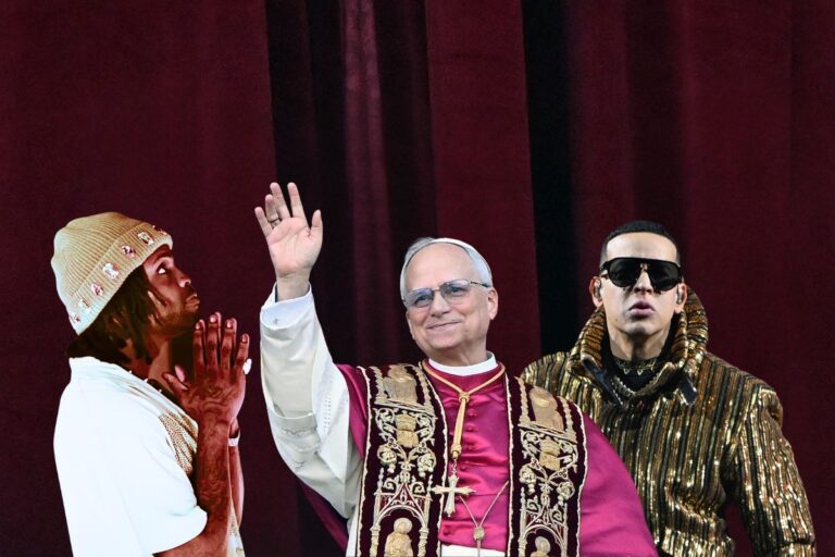 Chief keef daddy yankee celebrates with pope xiv that's