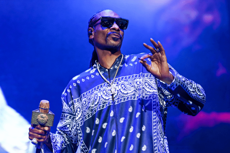Snoop dogg turns blunt cockroaches into beverly hills artwork