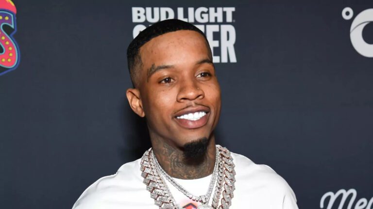 Tory lanez reportedly was hospitalized after being stabbed to jail