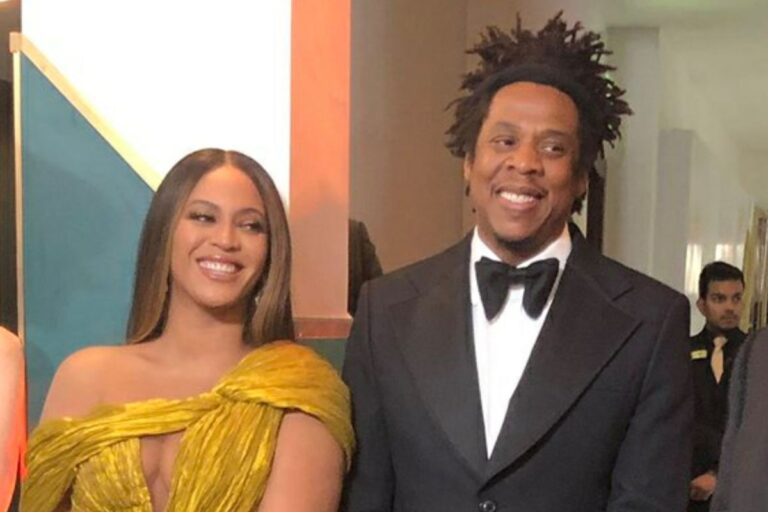 Beyoncé and jay z make secret helicopter trip to british mansion