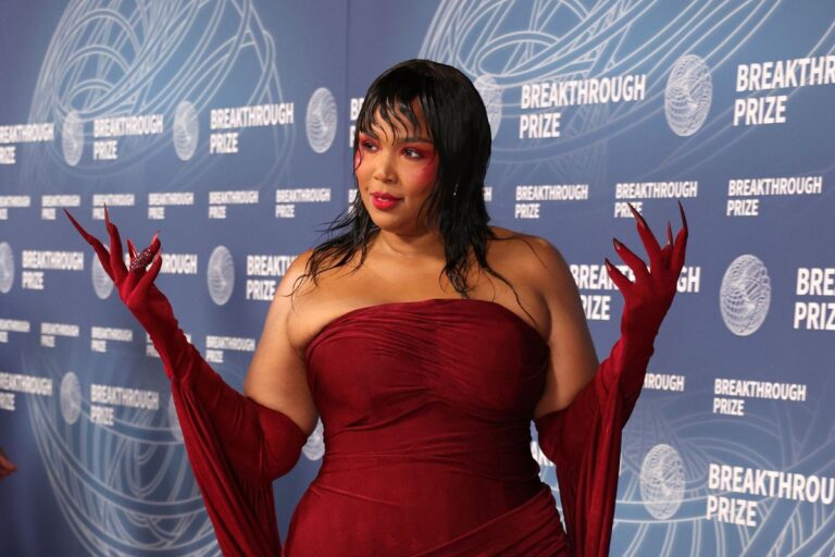 lizzo put down Rap Mixtape with SZA, Doja Cat & Mad Bars in summer Lizzo put down rap mixtape with sza, doja cat &