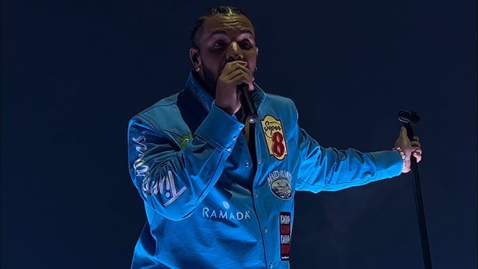 Drake opens to the Amsterdam crowd: “I haven’t become a sh*t” Drake opens to the amsterdam crowd: "i haven't become a