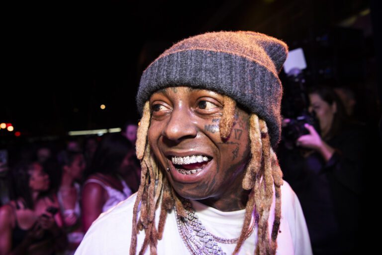 Lil Wayne’s appearance has attracted fans’ attention Lil wayne's appearance has attracted fans' attention