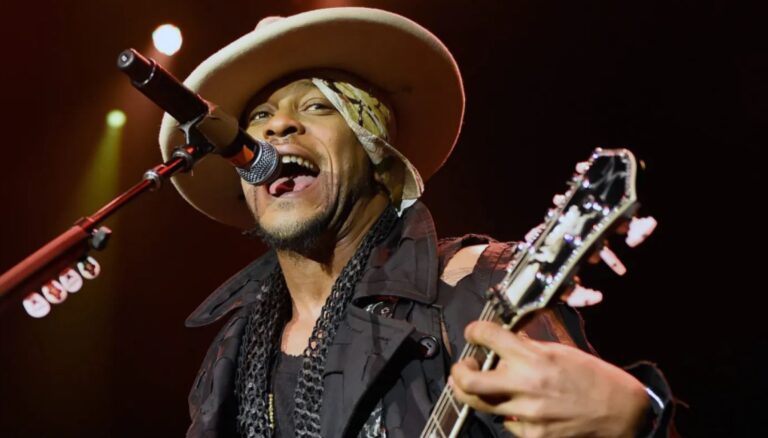 Legendary musician d'angelo dies