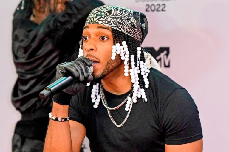Rapper armani white arrested for dancing in the middle of