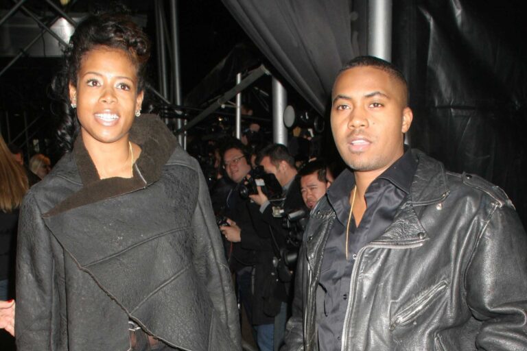 Kelis’s bikini beach body and ample cleavage have the internet craving AF Kelis's bikini beach body and ample cleavage have the internet