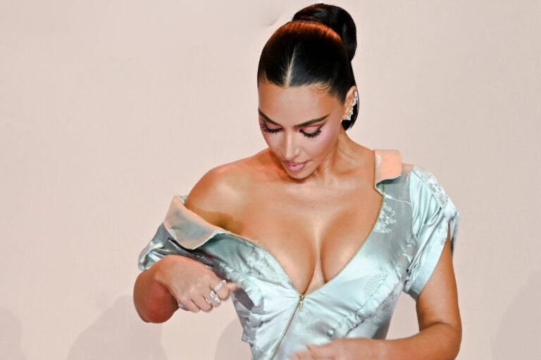 Photos of Kim Kardashian in her underwear so hot they