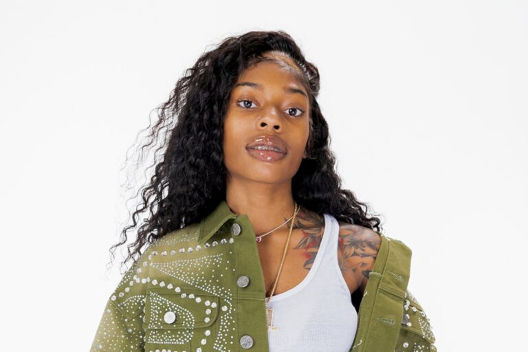 One hit album and two albums later, Pluto expands her universe One hit album and two albums later, Pluto expands her