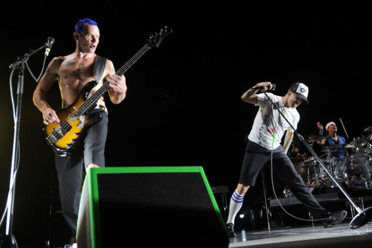 Red Hot Chili Peppers sell recorded catalog to WMG for