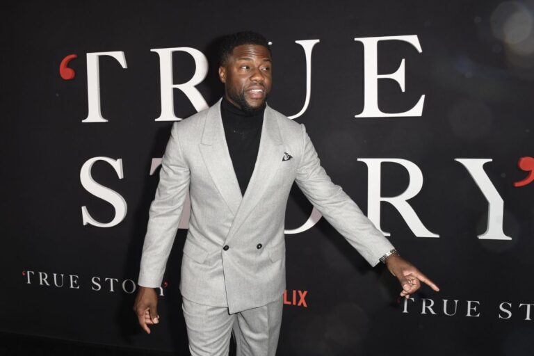 Kevin Hart blames Republicans for holding moment of silence for