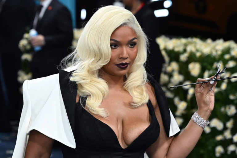 Lizzo’s weight loss journey brings runway glory to Sports Illustrated Lizzo's weight loss journey brings runway glory to Sports Illustrated