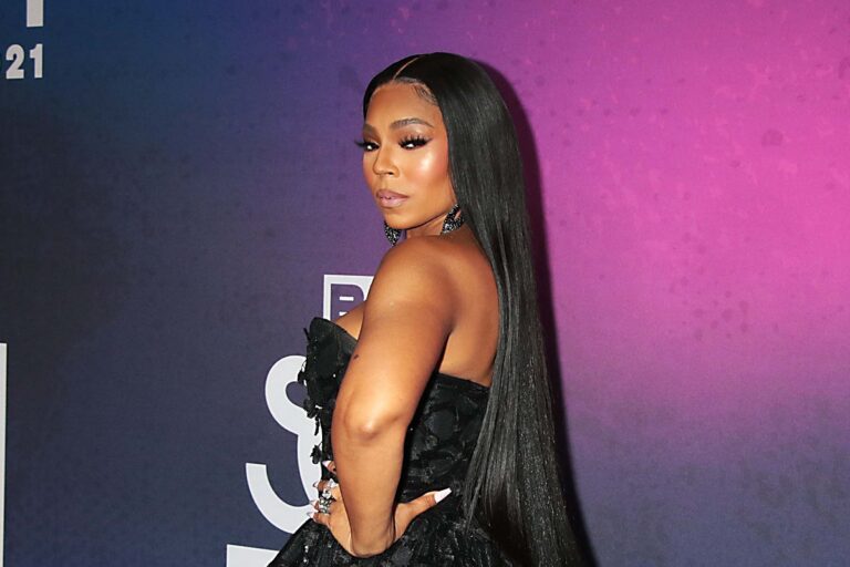 PETA destroys Ashanti SeaWorld set with floating protest banner PETA destroys Ashanti SeaWorld set with floating protest banner